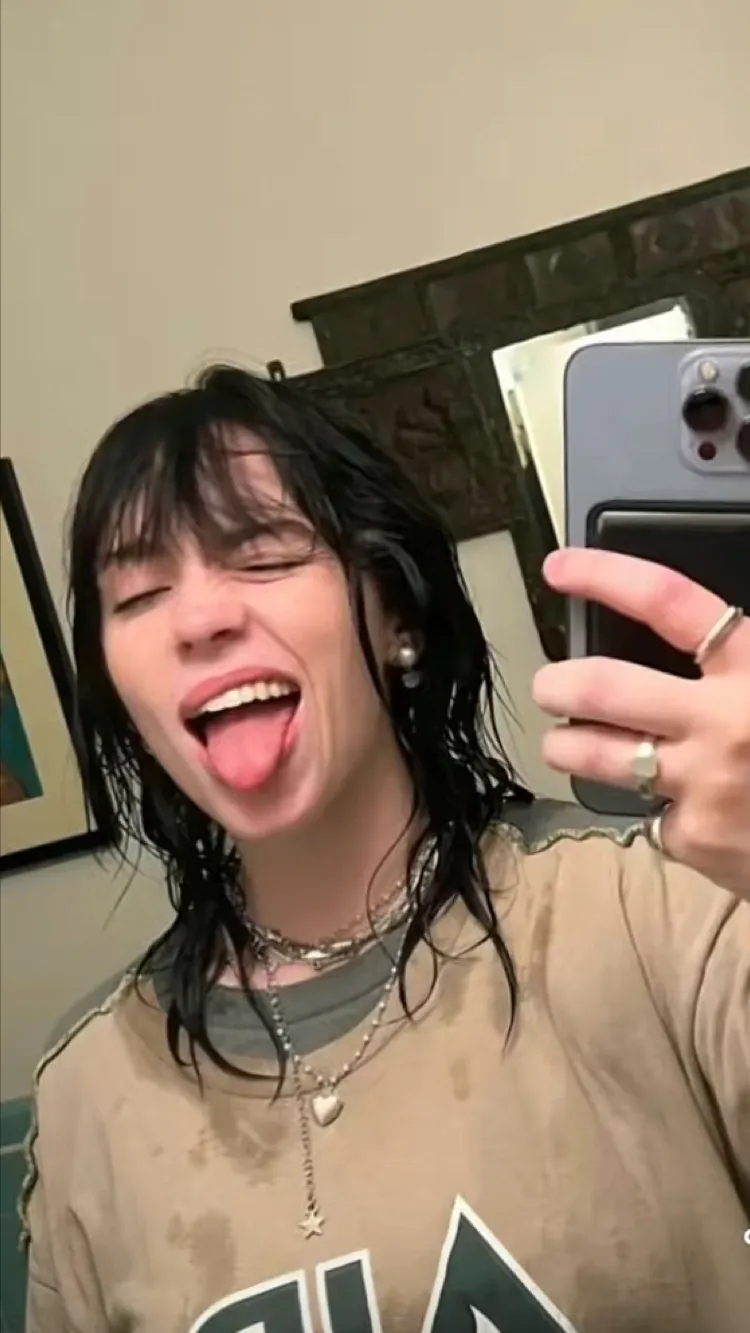 Talkie AI - Chat with Billie Eilish