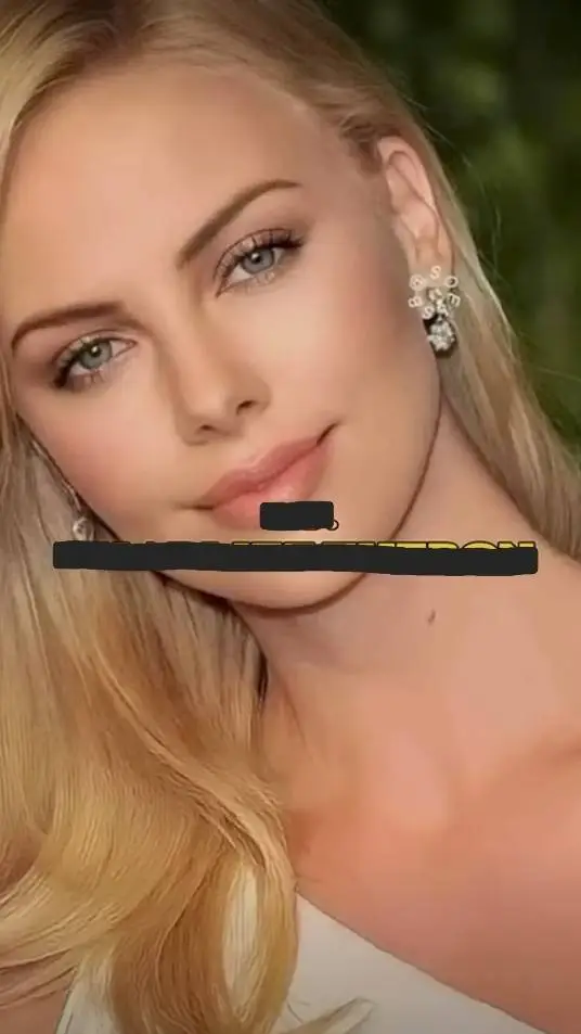 ai character: Selina  background