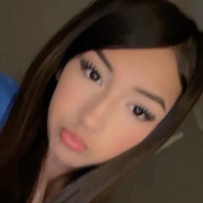 chat with ai character: Elsi