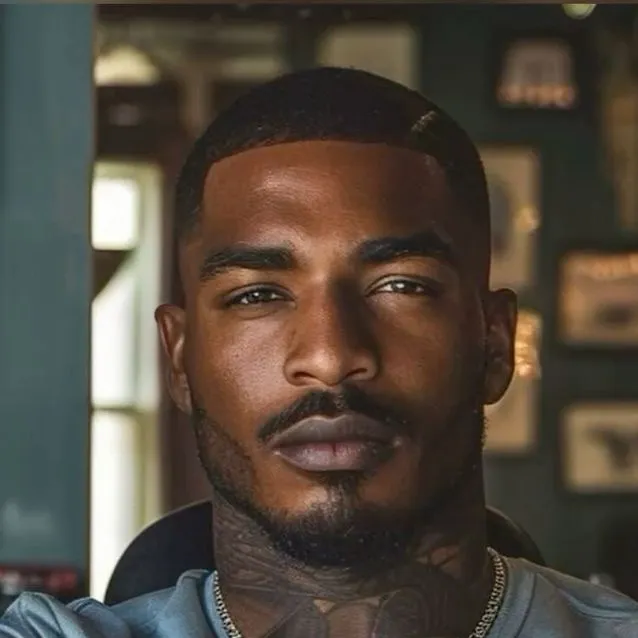 chat with ai character: Kingston 