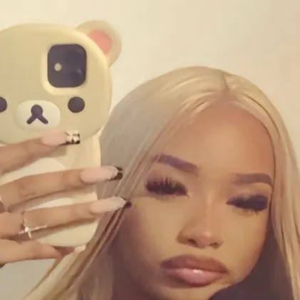 chat with ai character: Khinsley