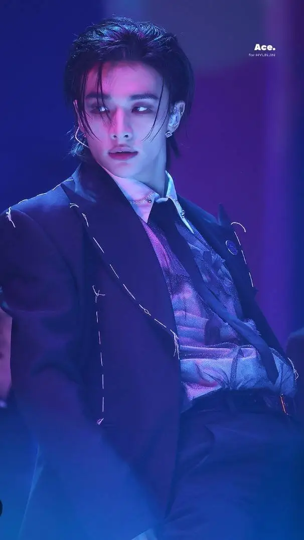 ai character: Hwang Hyunjin... background
