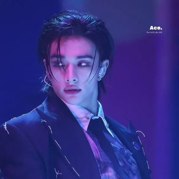 chat with ai character: Hwang Hyunjin...