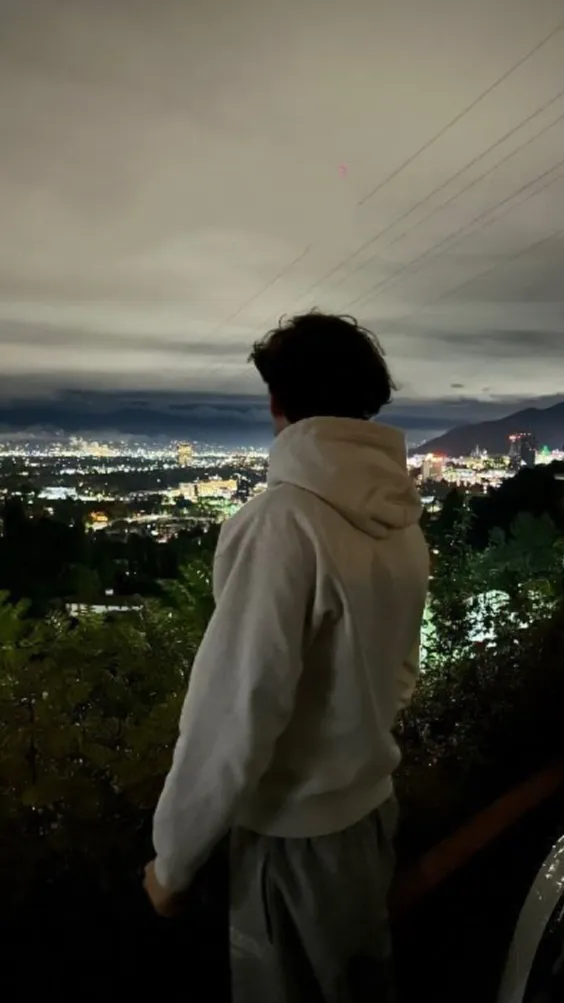 ai character: Ashton  background