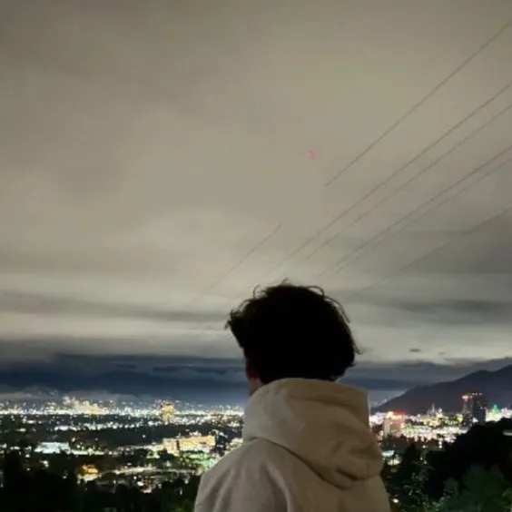 chat with ai character: Ashton 