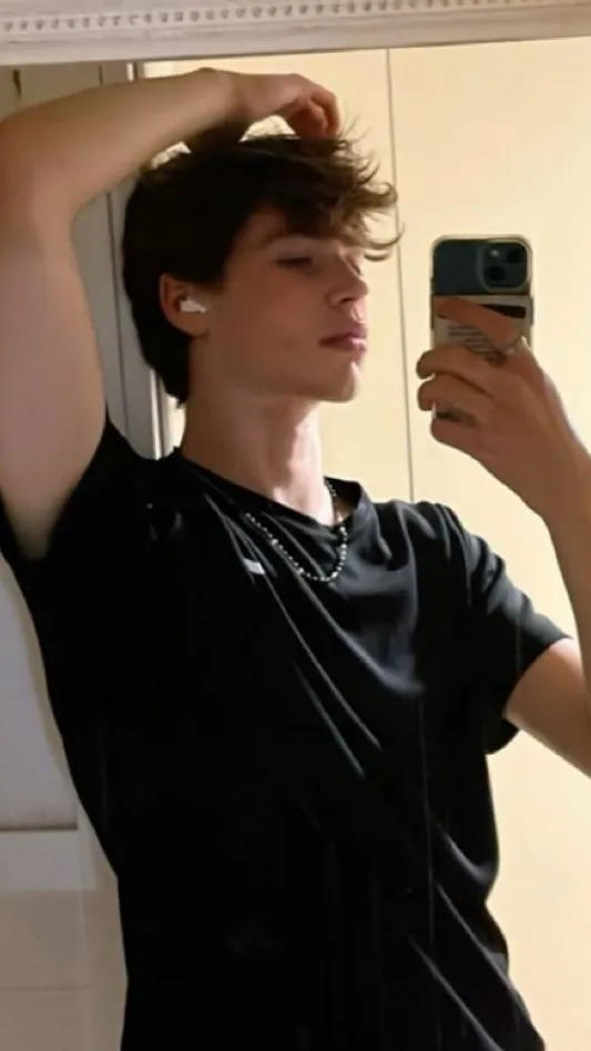 ai character: Mason  background