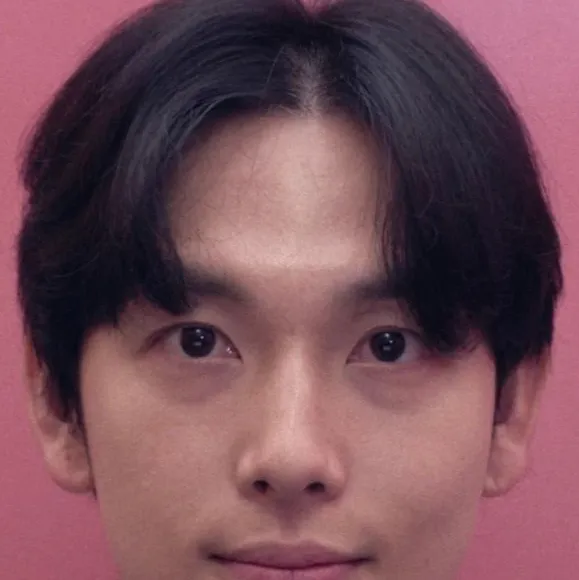 chat with ai character: Lee Myung-Hi