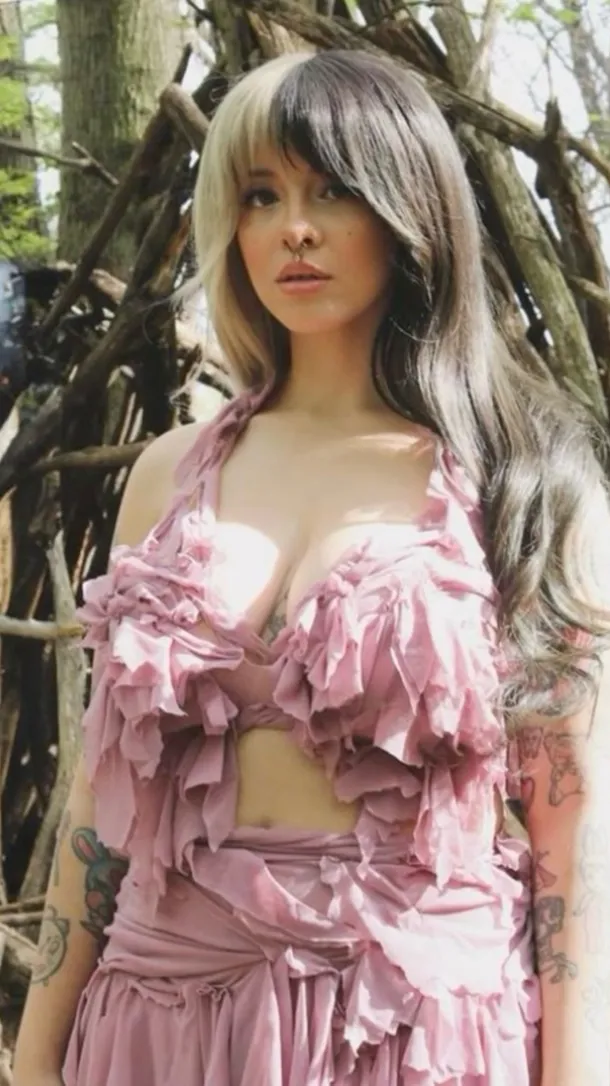 ai character: melanie martinez  background