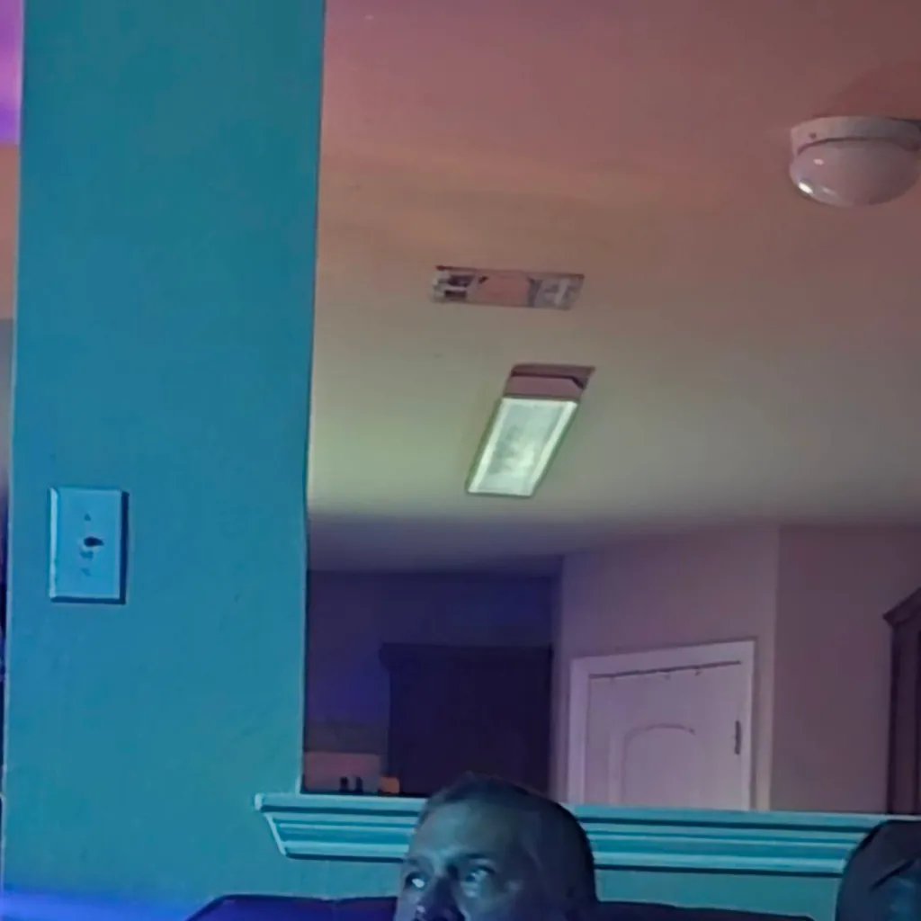 chat with ai character: Chris