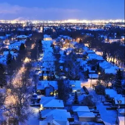 chat with ai character: Collinsfield