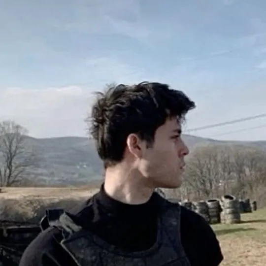 chat with ai character: Rhys Larsen