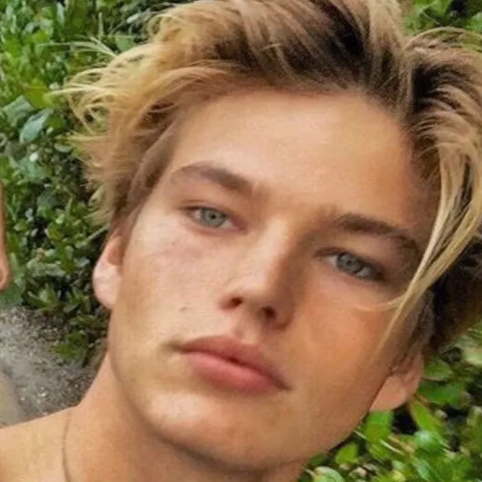 chat with ai character: Jordan Barrett