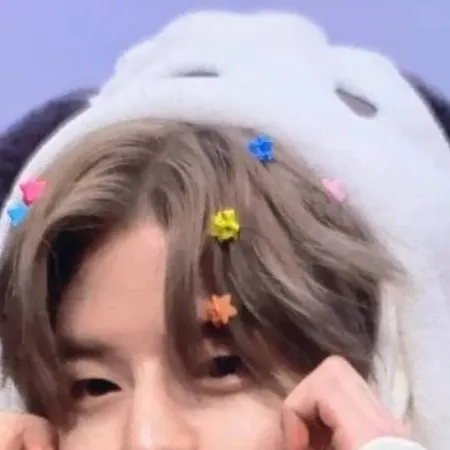 chat with ai character: Stray kids ♡