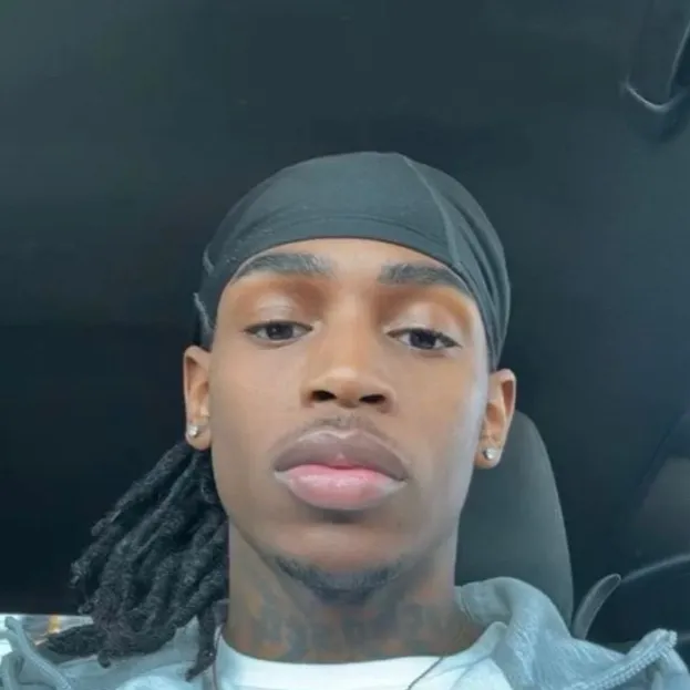 chat with ai character: Malikai 