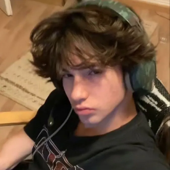 chat with ai character: Liam