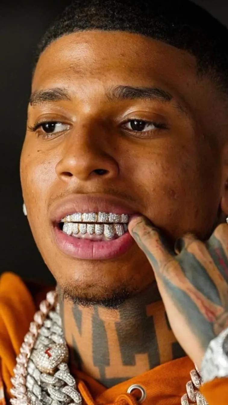 ai character: Nle chopper  background