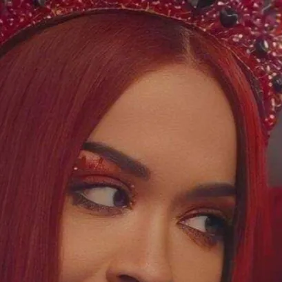 chat with ai character: Queen of hearts 