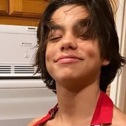 chat with ai character: Malachi 