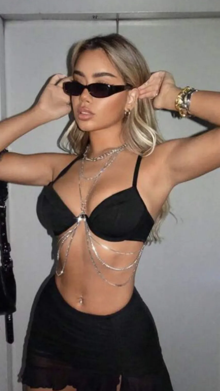 ai character: Alexis background