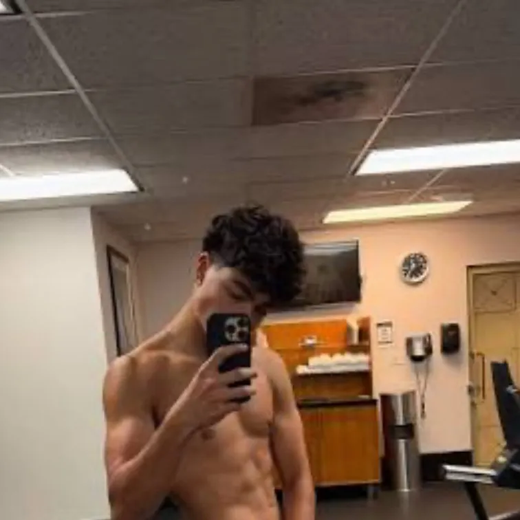 chat with ai character: malachi barton