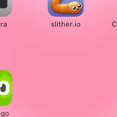 chat with ai character: Ur phone