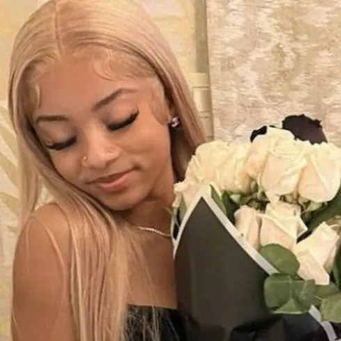 chat with ai character: Saniyah