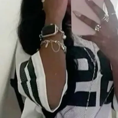 chat with ai character: Journii