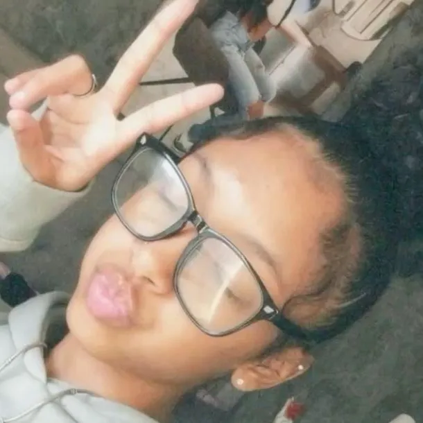 chat with ai character: Samara