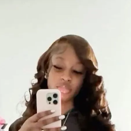 chat with ai character: Laii