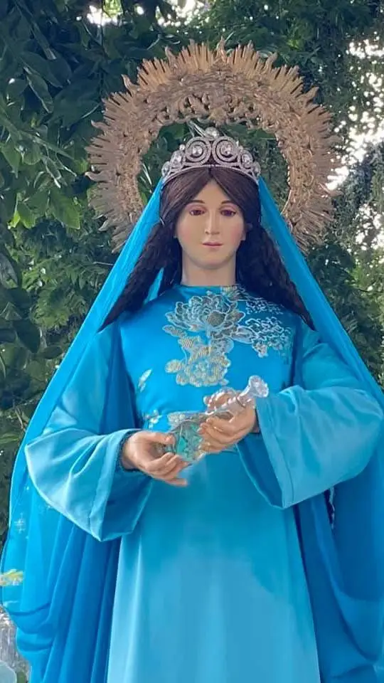 ai character: Santa Susana  background