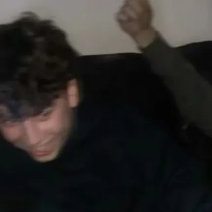 chat with ai character: Friend group