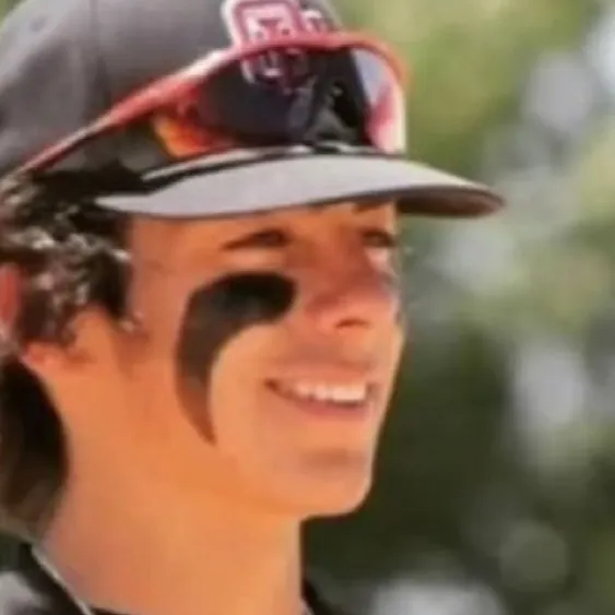 chat with ai character: Grayson