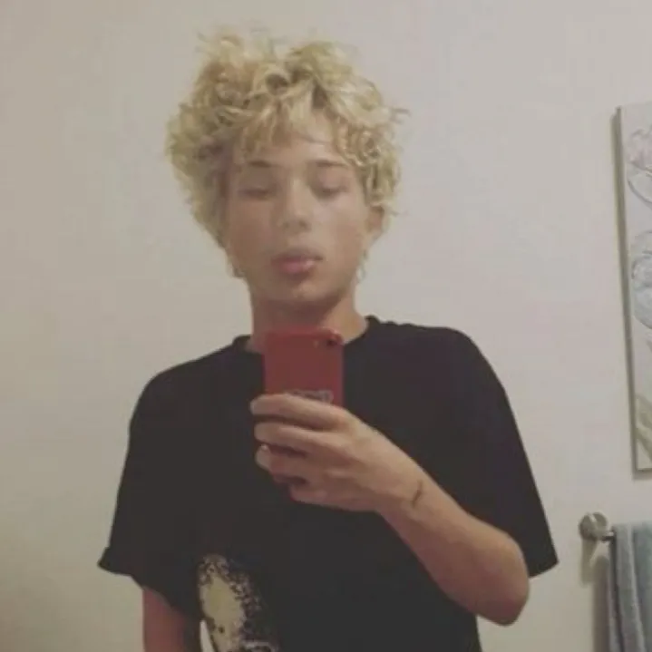 chat with ai character: asher