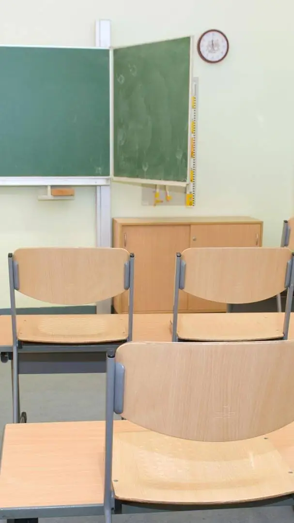 ai character: fack yu göhte  background