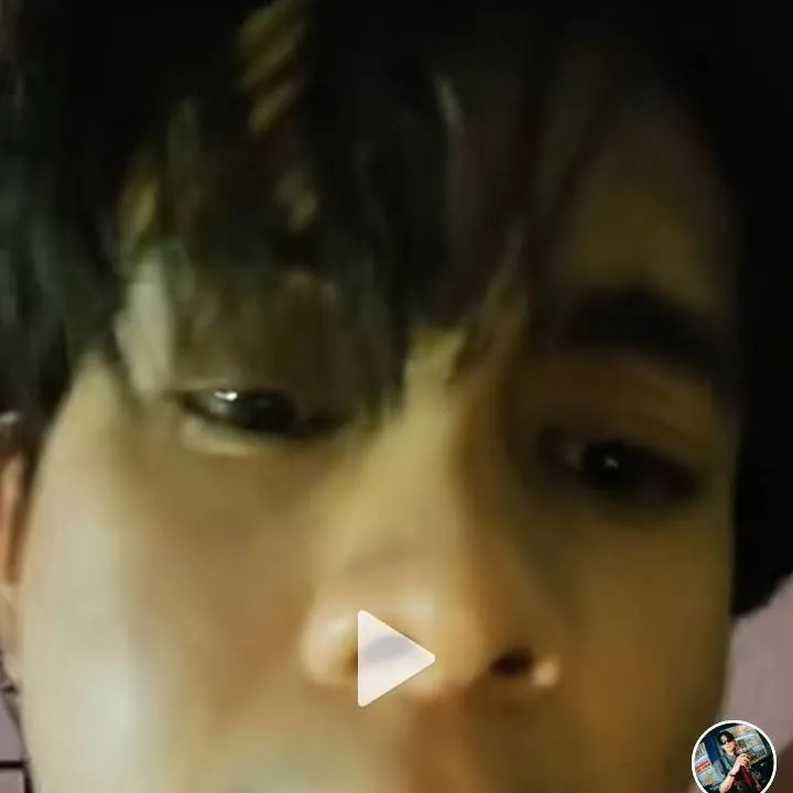 chat with ai character: Cam blurry