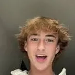 chat with ai character: Huddy Rich