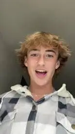 ai character: Huddy Rich background