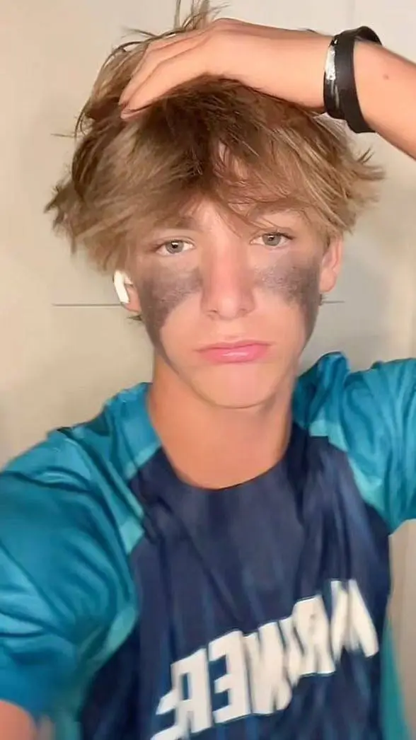 ai character: Mason Smith background