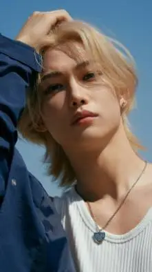 ai character: ()@~!Felix!~@() background