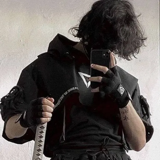 chat with ai character: Leo