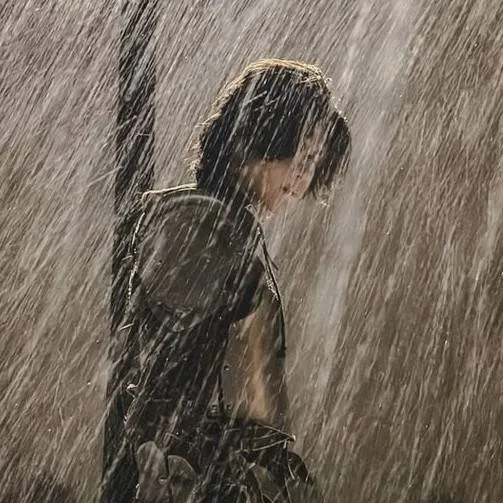 chat with ai character: Elian Throne