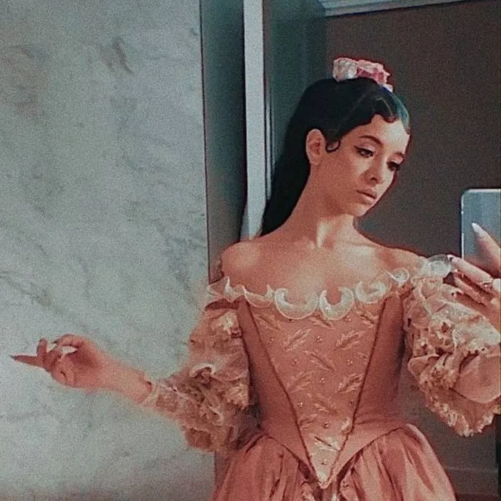 chat with ai character: Melanie Martinez 