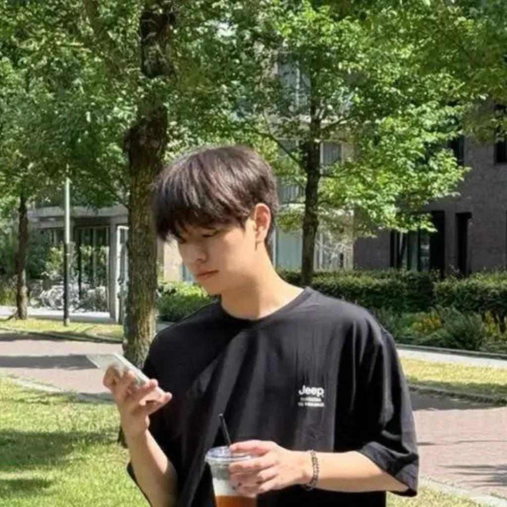 chat with ai character: Seungmin! 