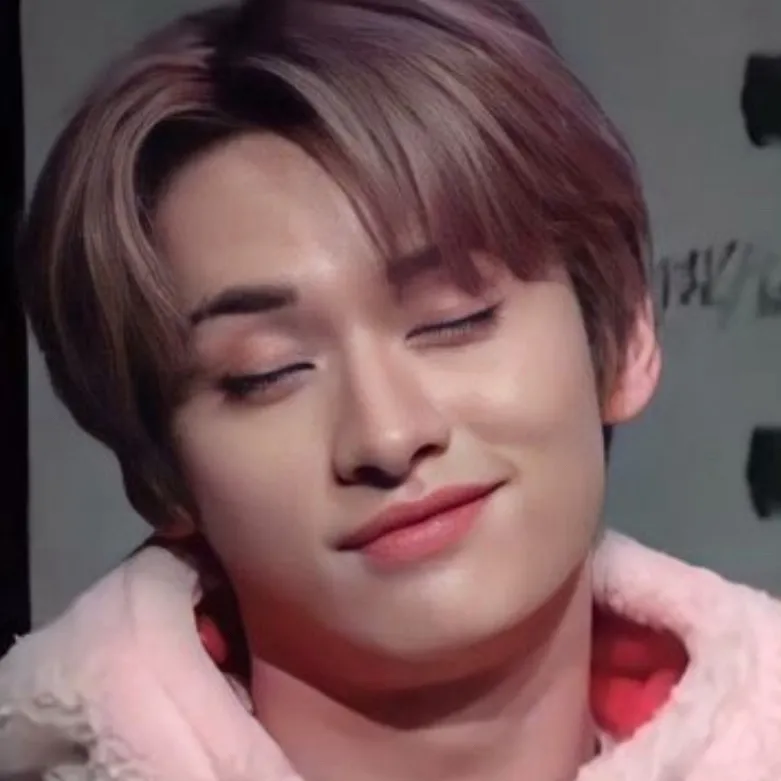 chat with ai character: Leeknow