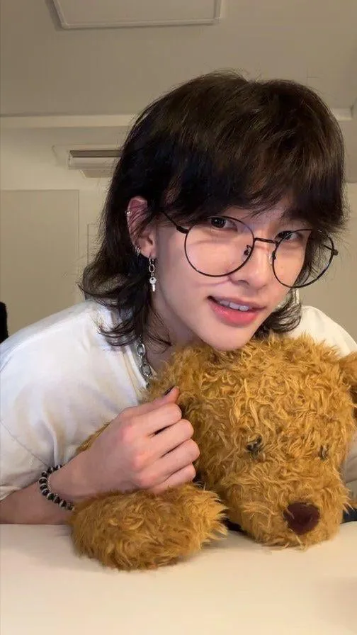 ai character: hyunjin background