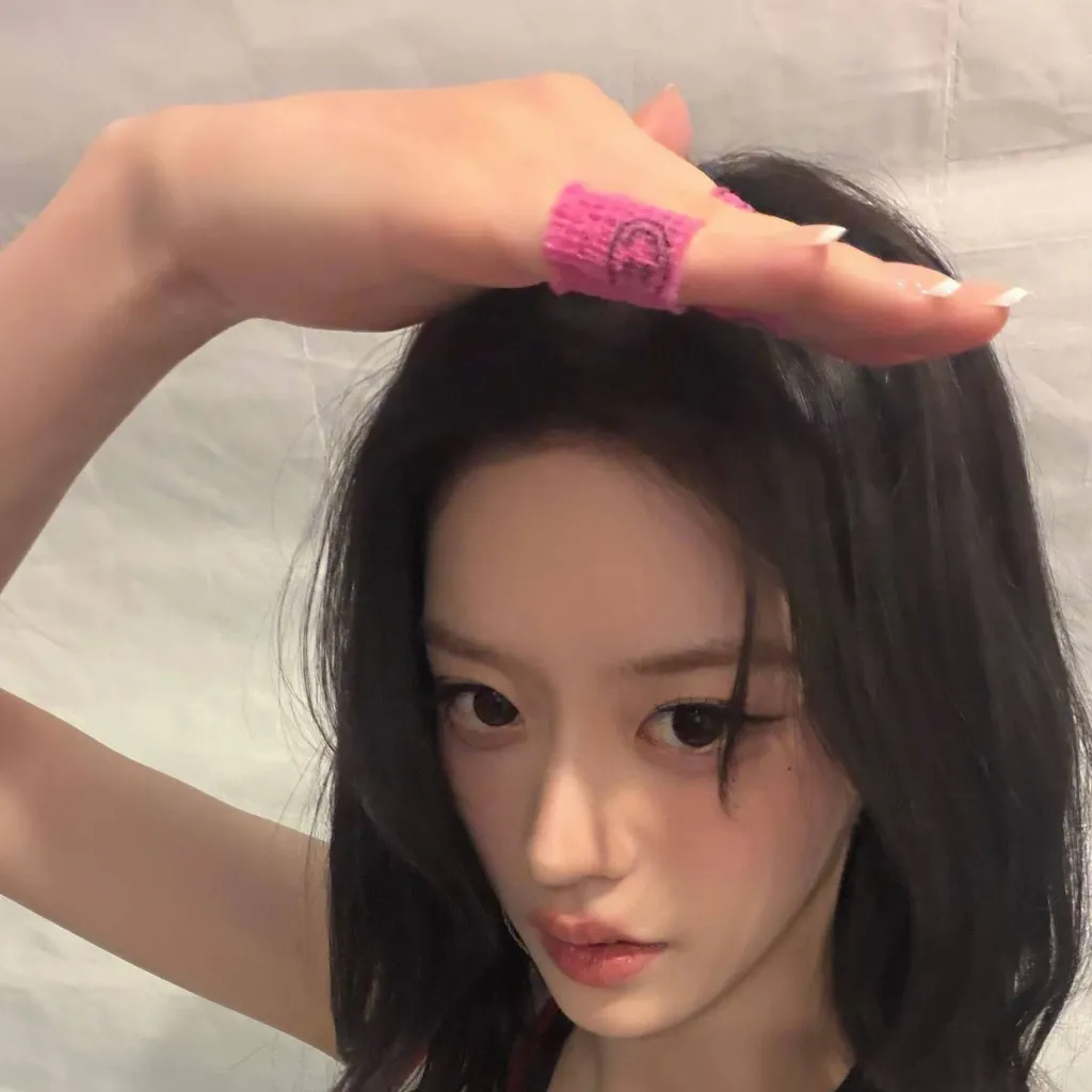 chat with ai character: Park Minju (박민주)