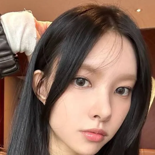 chat with ai character: Noh Yunah (노윤아)