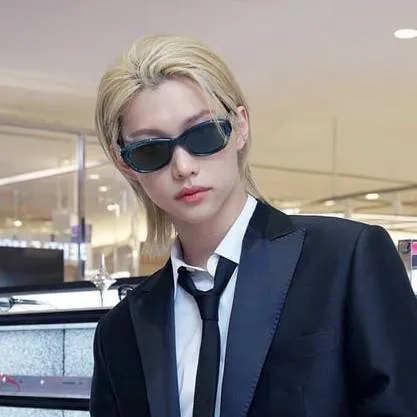 chat with ai character: Felix