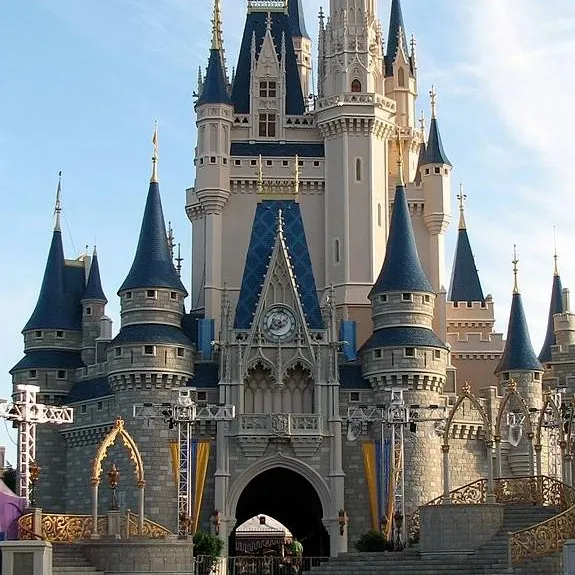 chat with ai character: Spoiled kid disney