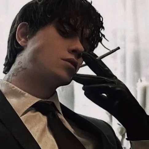 chat with ai character: Alex 